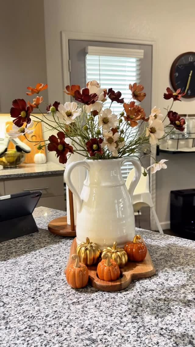 Day in the life como mamá, esposa y creadora de contenido 😊💕! 
Necesito estrategias para lograr grabar el contenido, no tener red de apoyo directa si hace las cosas más complicadas pero Dios nos ayudará 😅! 
Y ustedes ya pusieron su decoración de otoño 🍁? 

#momcontentcreator #latinacontentcreator #girlmomlife #ugccontentcreator #decoraciondeotoño