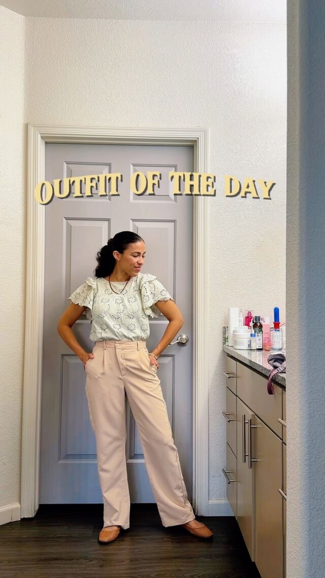 Happy sunday ☀️ 

Outfit details
Top @marshalls 
Pants @guess 
Shoes @amazonfashion #outfitinspo #outfitoftheday #outfitideas #outfitforchurch #momoutfit